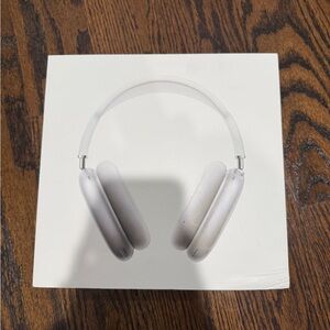 Apple Over-Ear Headphones - Silver
